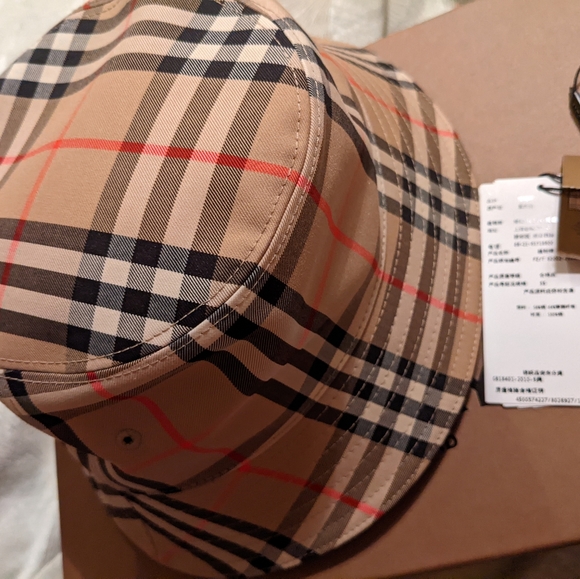 Burberry Bucket Hat - Picture 3 of 9